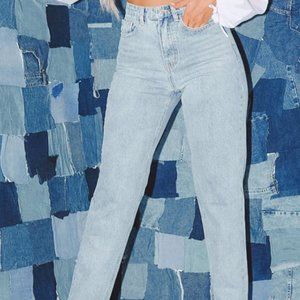 PRETTYLITTLETHING Light Wash Mom Jean